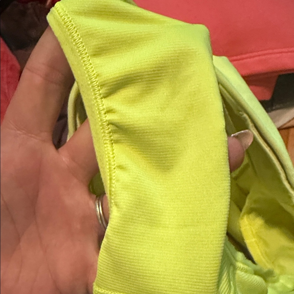 lululemon speed ups Mid rise 4” inseam highlighter yellow size 4 - Picture 8 of 8